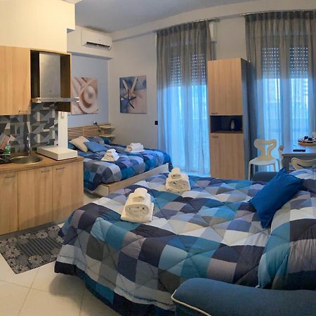 B E B Le Terrazze Sul Mare Bed & Breakfast กาตันซาโร ภายนอก รูปภาพ