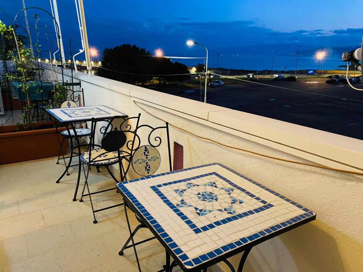 B E B Le Terrazze Sul Mare Bed & Breakfast กาตันซาโร ภายนอก รูปภาพ