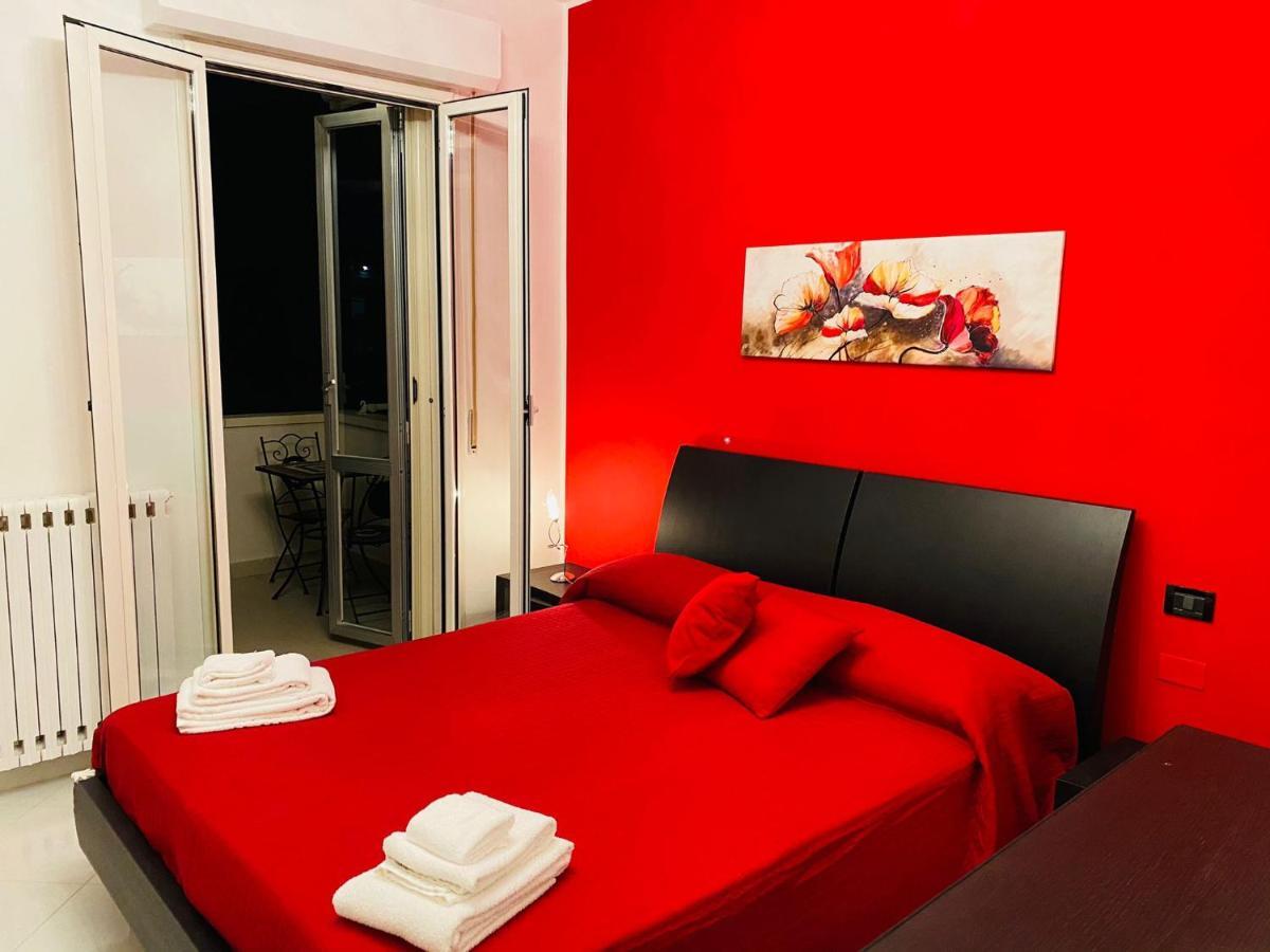 B E B Le Terrazze Sul Mare Bed & Breakfast กาตันซาโร ภายนอก รูปภาพ