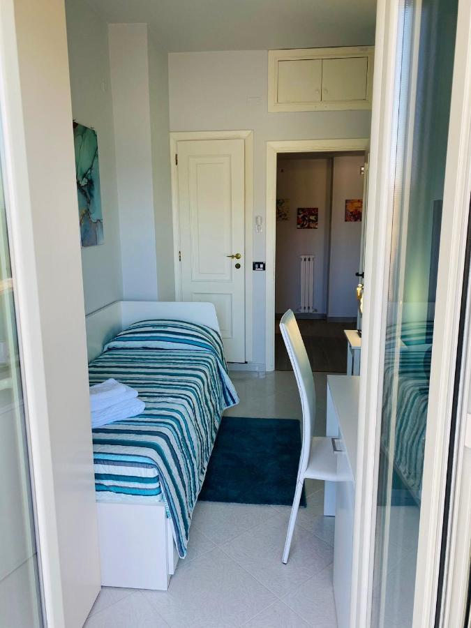 B E B Le Terrazze Sul Mare Bed & Breakfast กาตันซาโร ภายนอก รูปภาพ