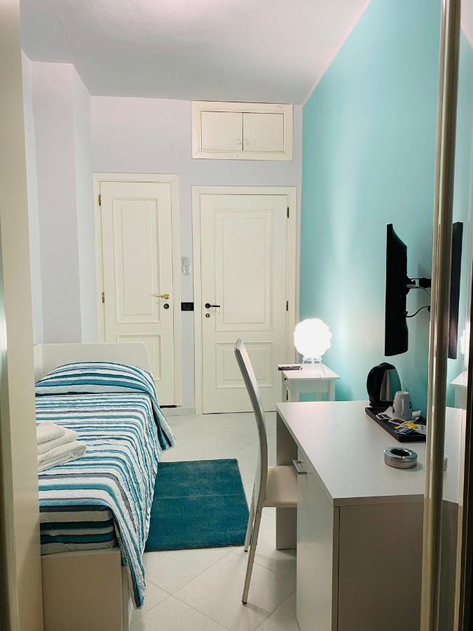 B E B Le Terrazze Sul Mare Bed & Breakfast กาตันซาโร ภายนอก รูปภาพ
