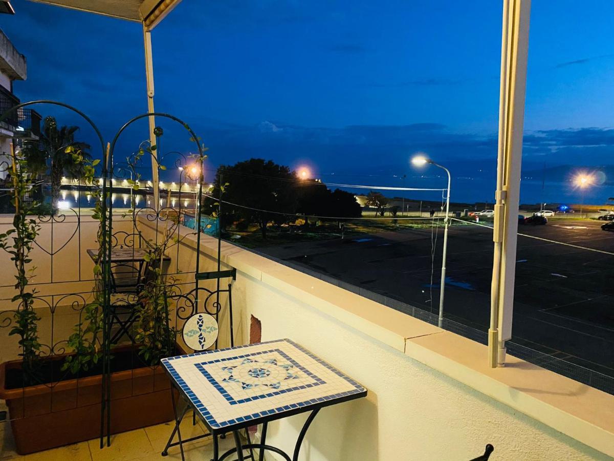 B E B Le Terrazze Sul Mare Bed & Breakfast กาตันซาโร ภายนอก รูปภาพ