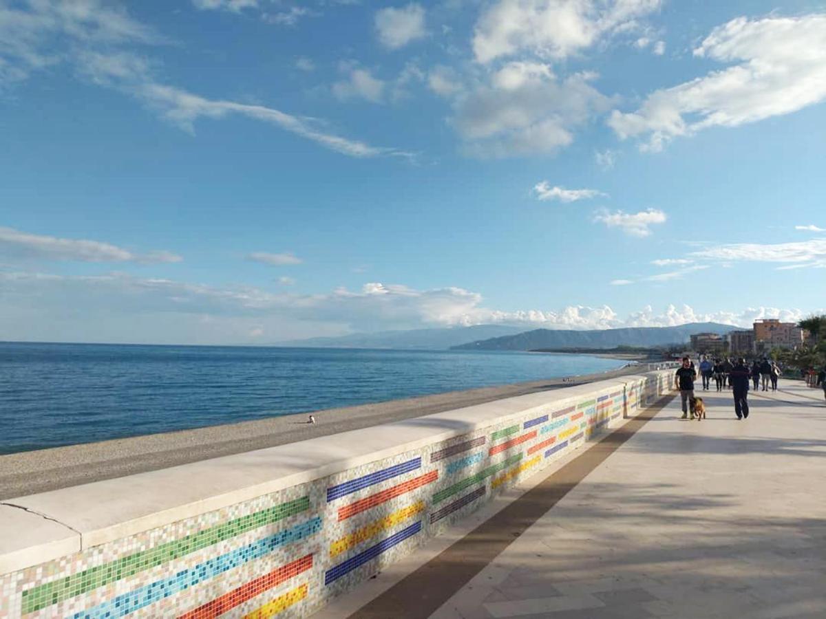 B E B Le Terrazze Sul Mare Bed & Breakfast กาตันซาโร ภายนอก รูปภาพ
