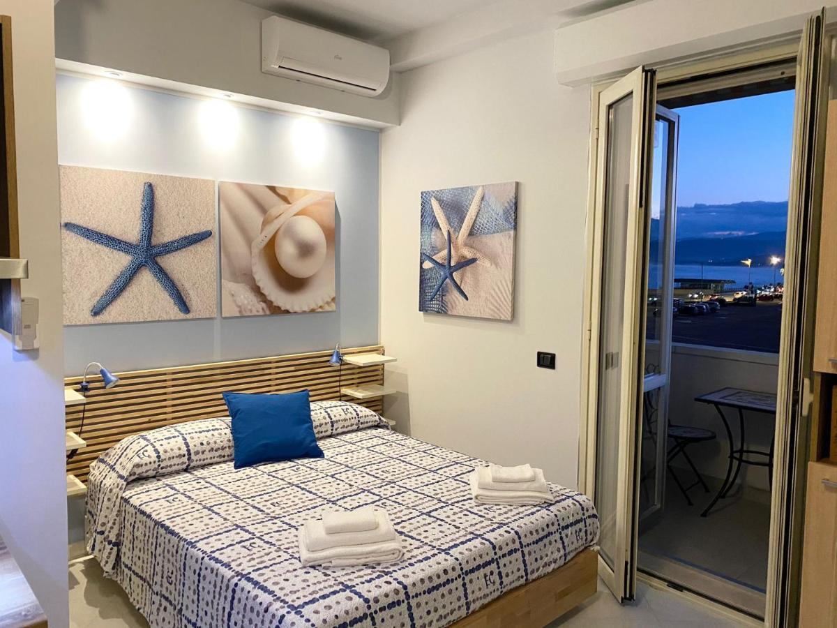 B E B Le Terrazze Sul Mare Bed & Breakfast กาตันซาโร ภายนอก รูปภาพ