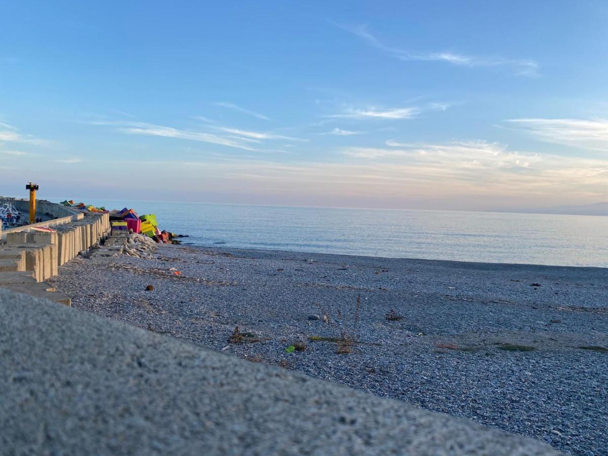 B E B Le Terrazze Sul Mare Bed & Breakfast กาตันซาโร ภายนอก รูปภาพ