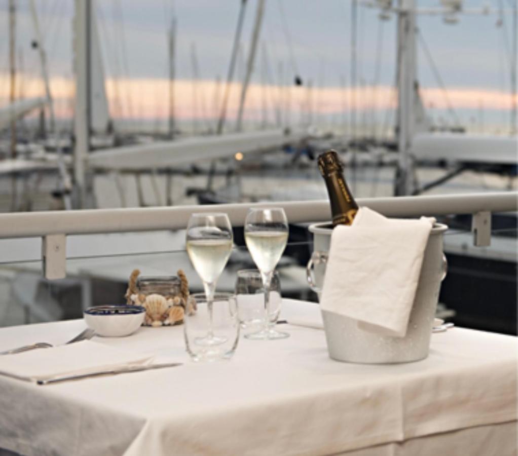 B E B Le Terrazze Sul Mare Bed & Breakfast กาตันซาโร ภายนอก รูปภาพ