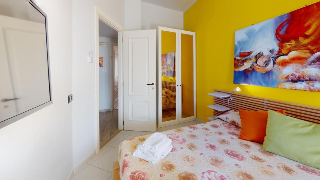 B E B Le Terrazze Sul Mare Bed & Breakfast กาตันซาโร ภายนอก รูปภาพ