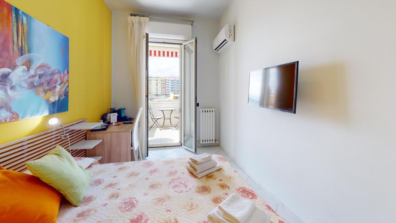 B E B Le Terrazze Sul Mare Bed & Breakfast กาตันซาโร ภายนอก รูปภาพ