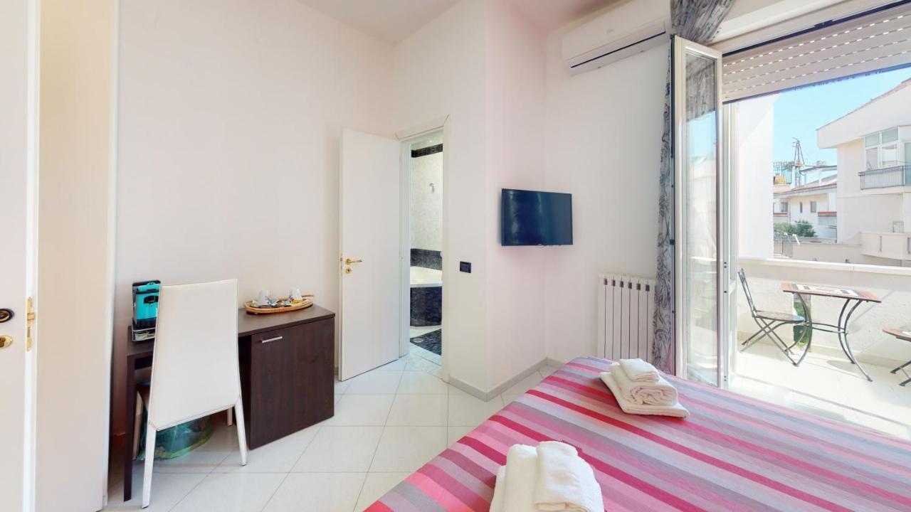 B E B Le Terrazze Sul Mare Bed & Breakfast กาตันซาโร ภายนอก รูปภาพ