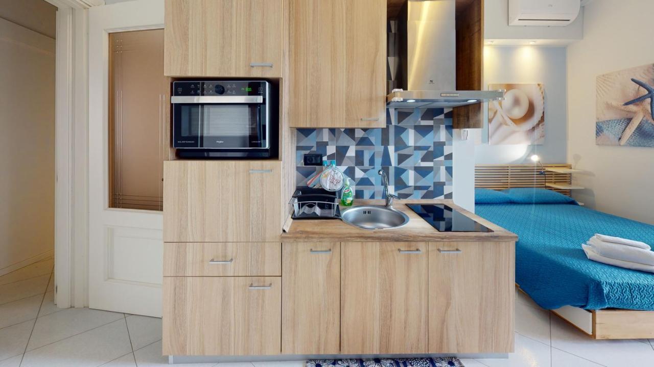 B E B Le Terrazze Sul Mare Bed & Breakfast กาตันซาโร ภายนอก รูปภาพ